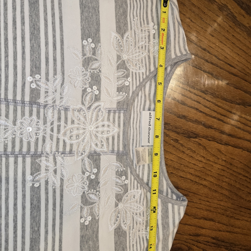 Alfred Dunner Gray Striped Women's Top Size Medium - Picture 6 of 6